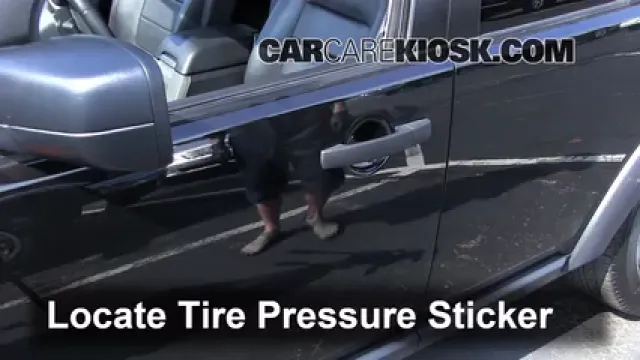 2006 Land Rover LR3 SE 4.4L V8 Neumáticos y ruedas Controlar presión de neumáticos